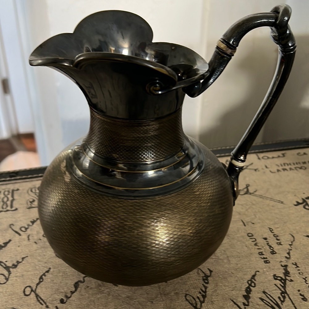 Silver urn
